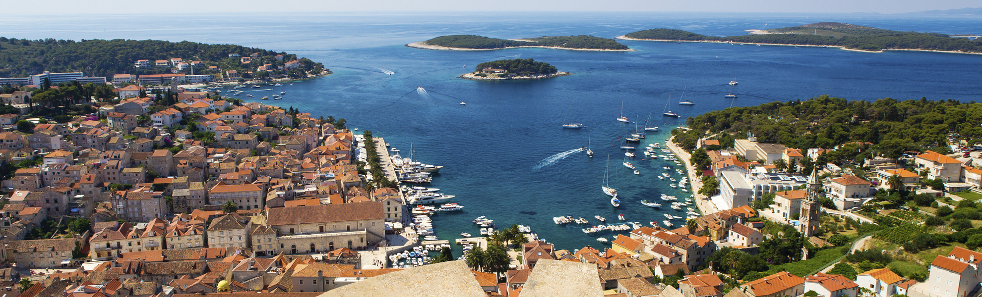 Blick über die Dächer von Hvar, Kroatien