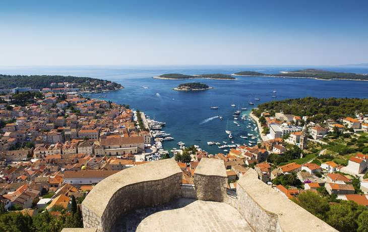 Blick über die Dächer von Hvar, Kroatien