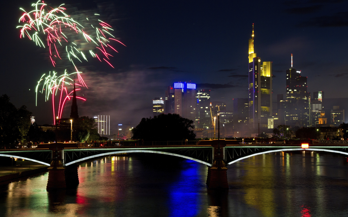 Silvesterfeuerwerk in Frankfurt, Deutschland
