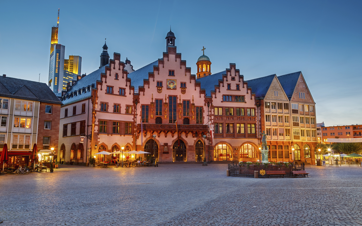 Gerechtigkeitsbrunnen in der Altstadt von Frankfurt, Deutschland