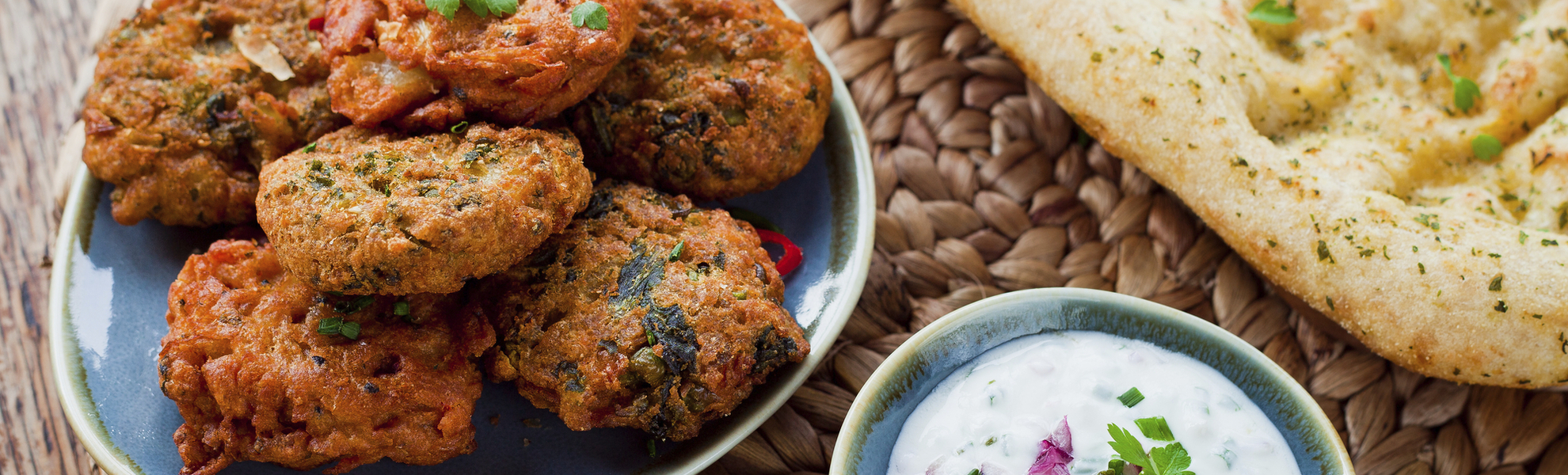 Naanbrot mit Pakoras, Indien