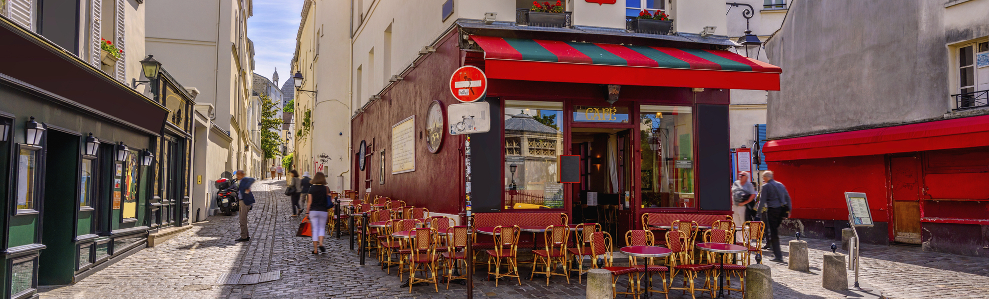Cafe in den Strassen von Paris, Frankreich