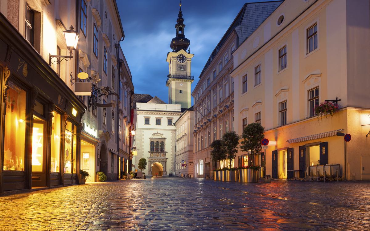 Linz am Abend, Österreich