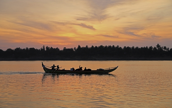 Abendstimmung auf dem Mekong bei Rokkar Kaong, Kambodscha
