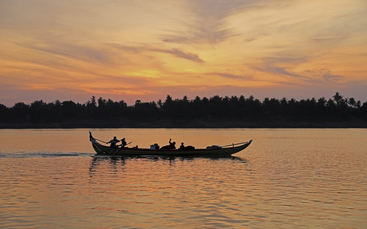 Abendstimmung auf dem Mekong bei Rokkar Kaong, Kambodscha