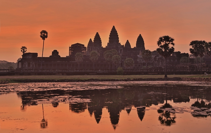 Die Tempelanlage Angkor Wat in Siem Reap bei Sonnenaufgang, Kambodscha