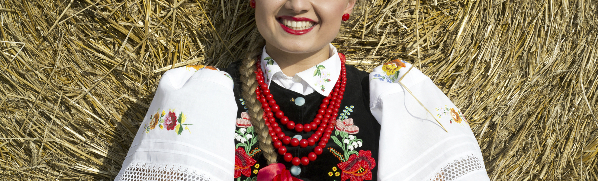 Junge Frau in polnischer Tracht