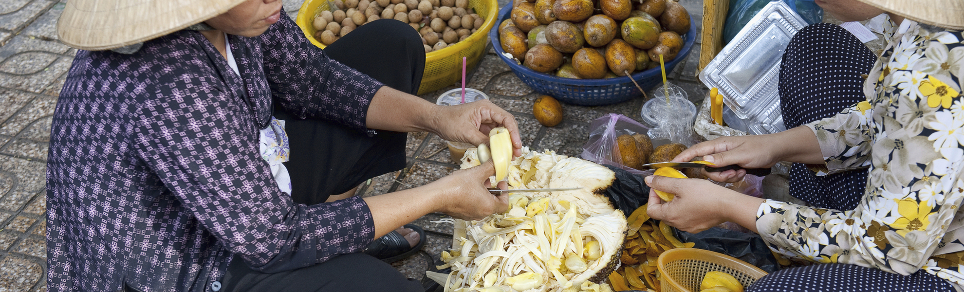 Vietnamesiche Frauen verkaufen die Betelnuss