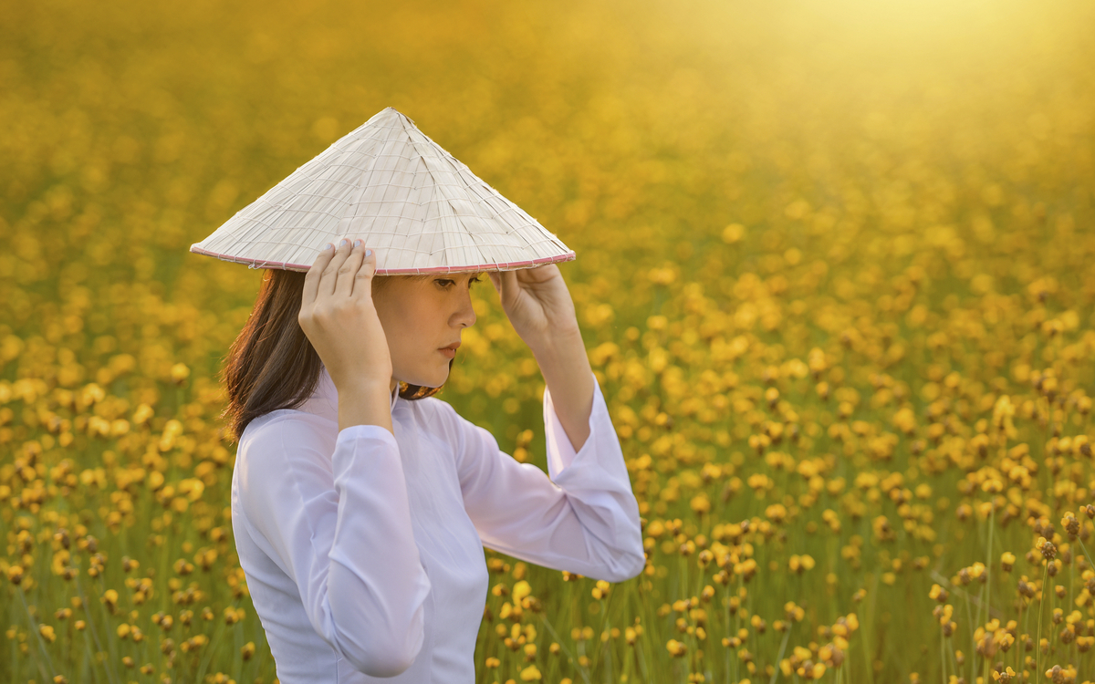 Traditionell gekleidete Frau aus Vietnam
