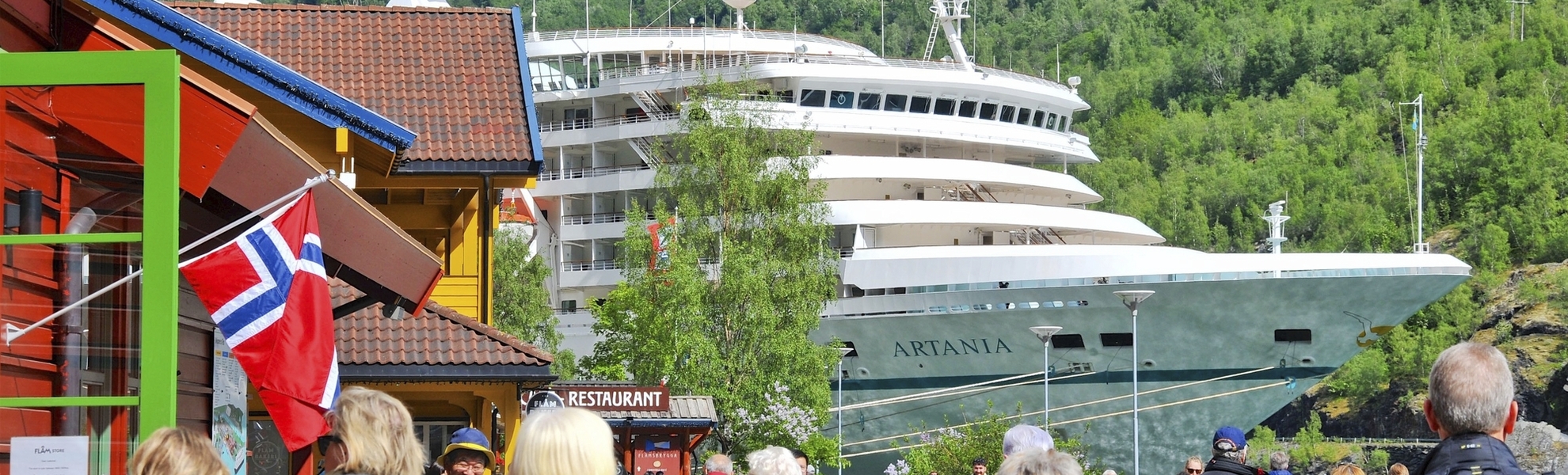 MS Artania in Flam