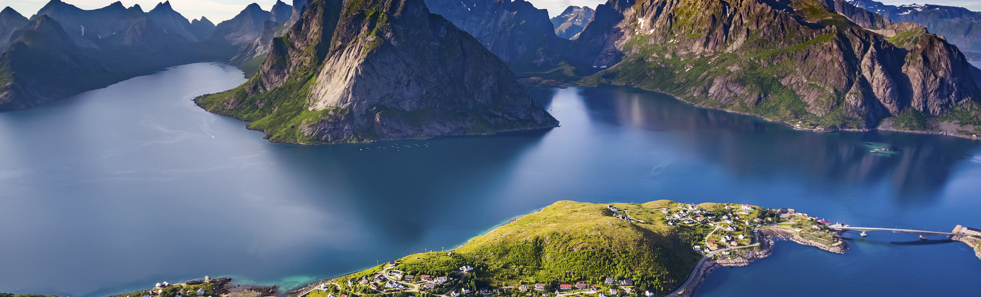 Wunderschoene Blick auf Lofoten, Nowegen