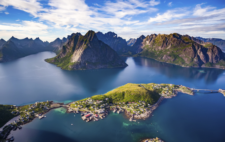 Wunderschoene Blick auf Lofoten, Nowegen