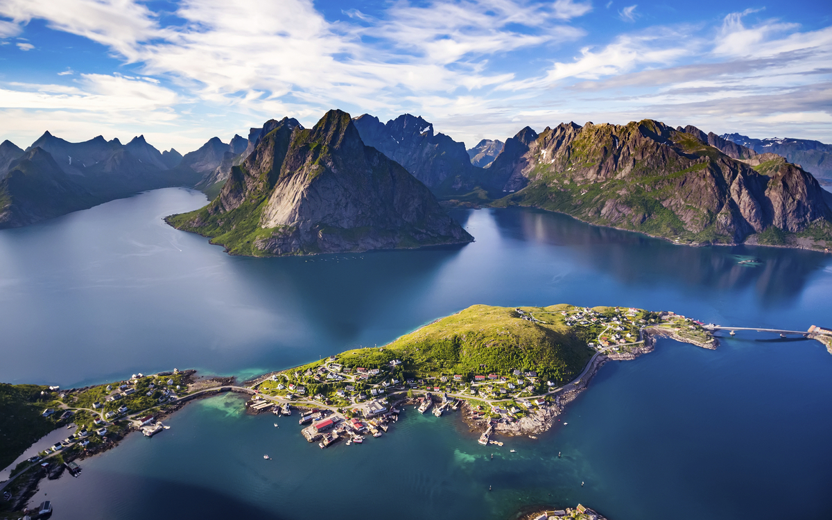 Wunderschoene Blick auf Lofoten, Nowegen