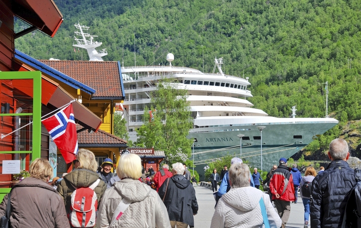 Menschen auf der Pier
