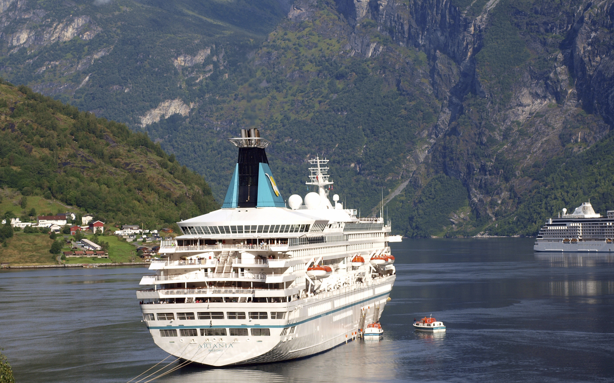 MS Artania im Geiranger Fjord