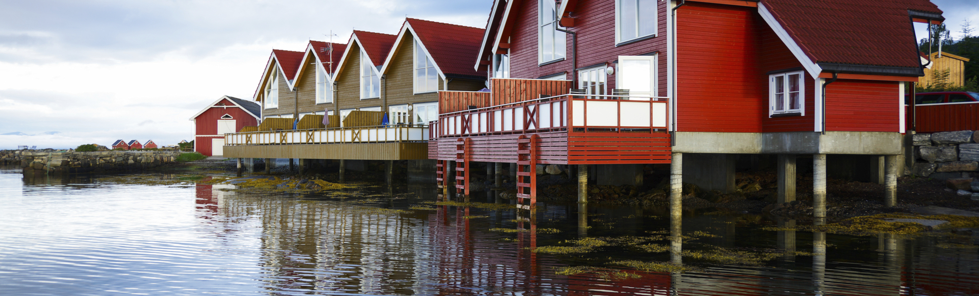 Häuser am Moldefjord, Norwegen