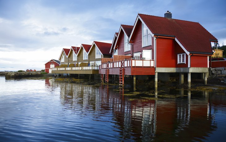 Häuser am Moldefjord, Norwegen