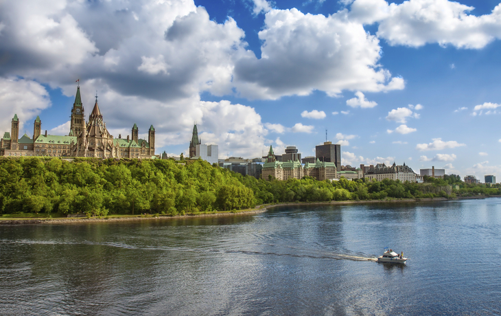 Panorama von Ottawa mit dem Parlament, Kanada