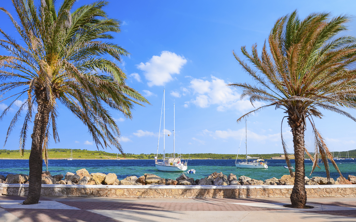 Hafen von Fornells auf Menorca, Spanien