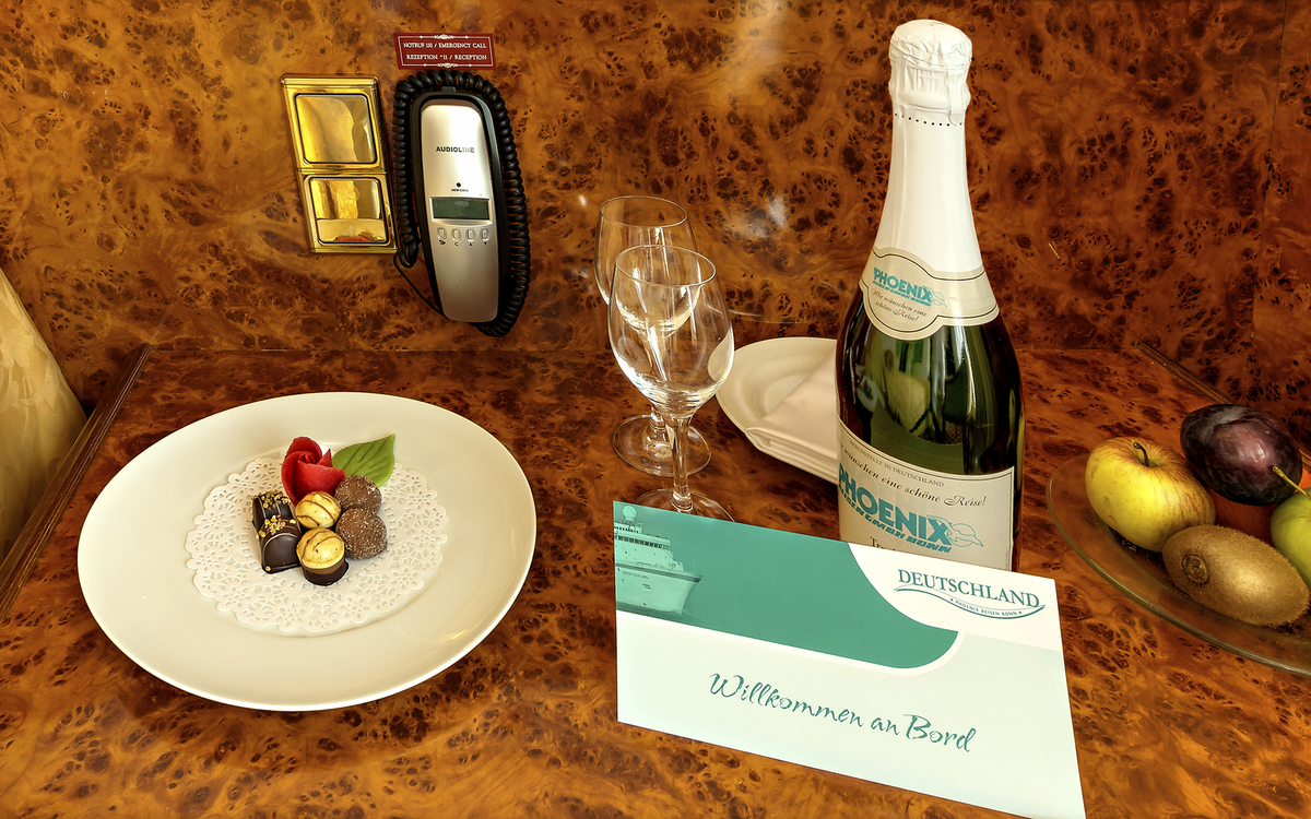 Kabinenpräsent auf MS Deutschland