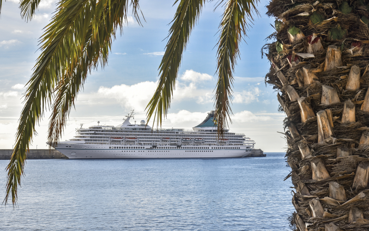 MS Artania auf La Gomera, Spanien
