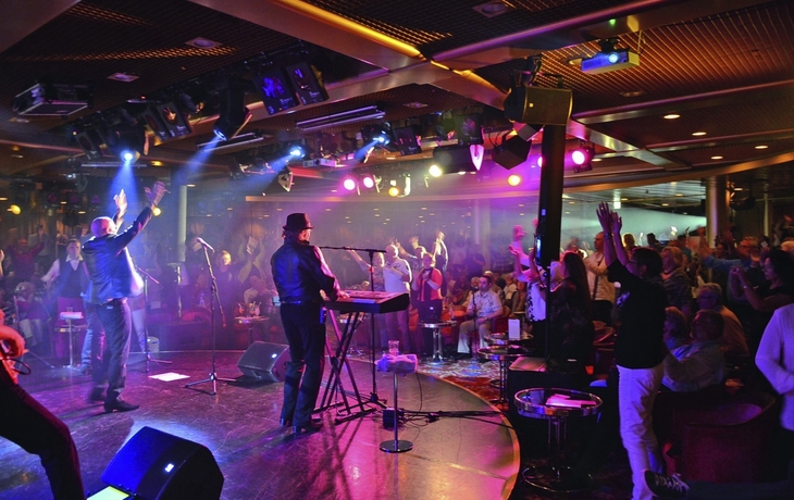 Party in der Atlantik Show Lounge, MS Artania