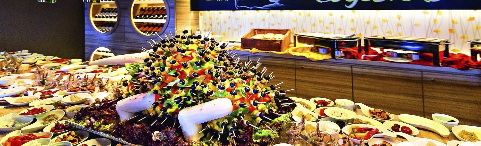 Buffet in der Bodega Bar, MS Artania