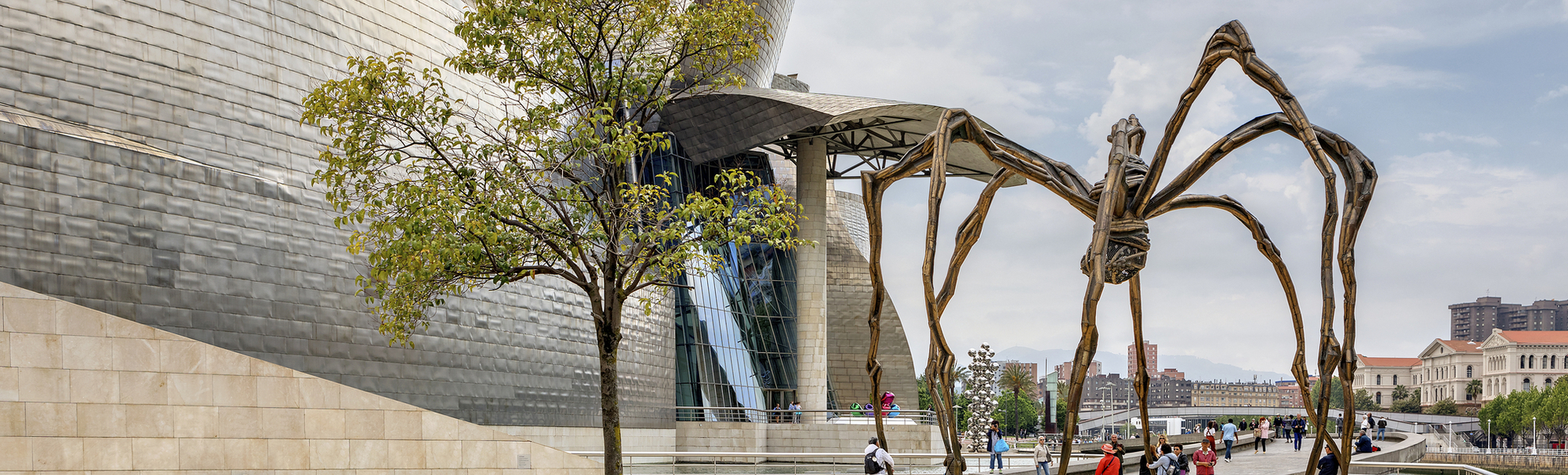 Guggenheim Museum am Ufer des Ría del Bilbao, Spanien
