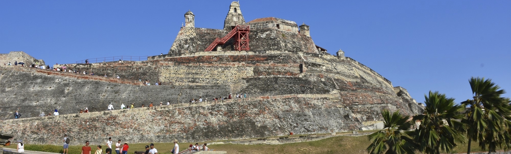 Burg San Felipe und die Stadtmauer in Cartagena, Spanien