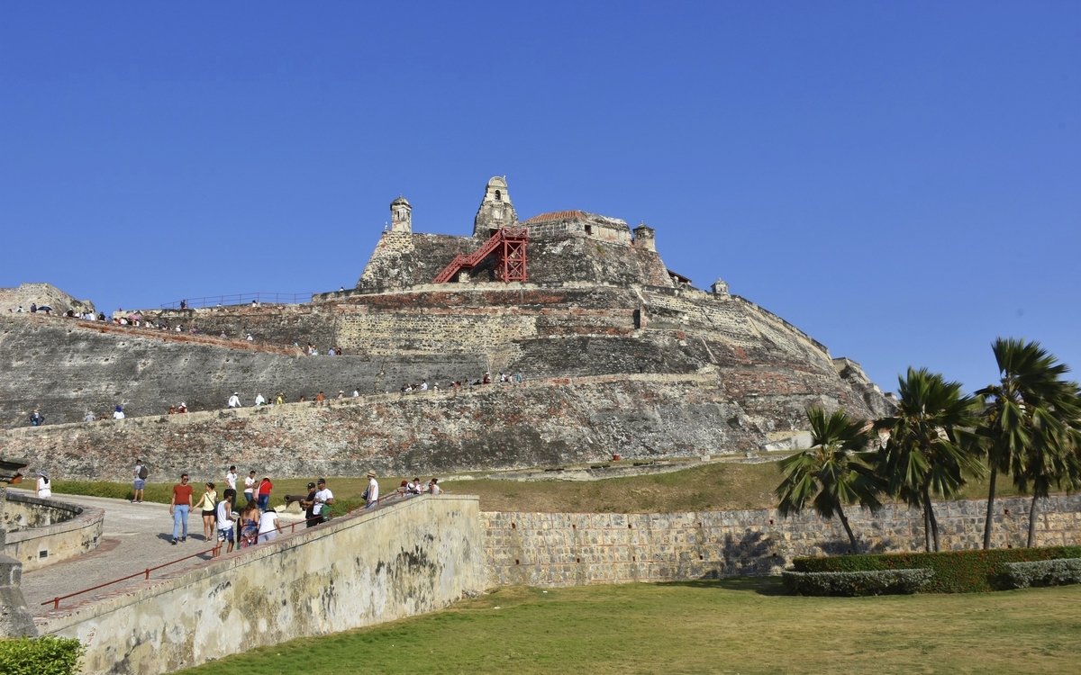Burg San Felipe und die Stadtmauer in Cartagena, Spanien