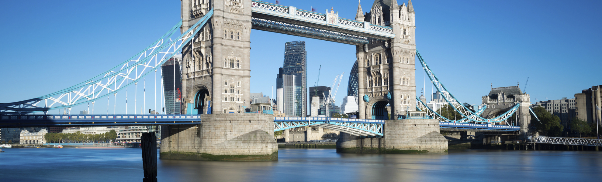 Tower Bridge über die Themse in London, England