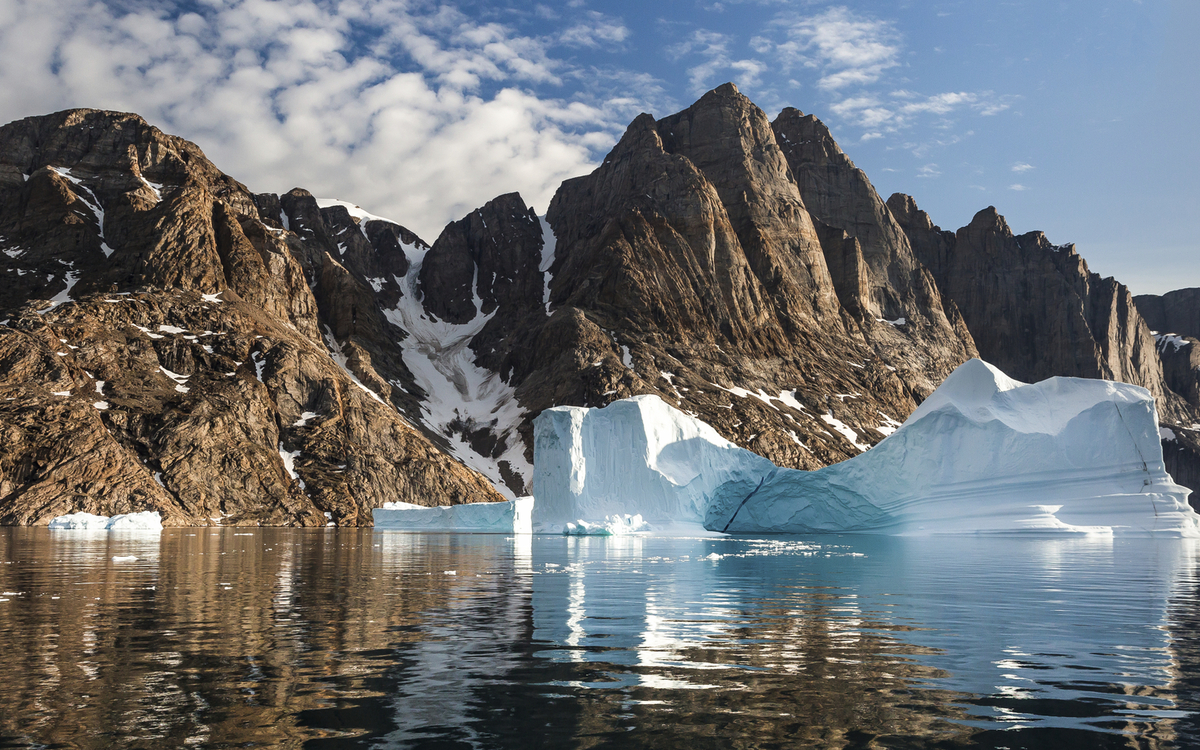 Eisberg im Kangertittivaq, dem längsten Fjord der Welt, Grönland