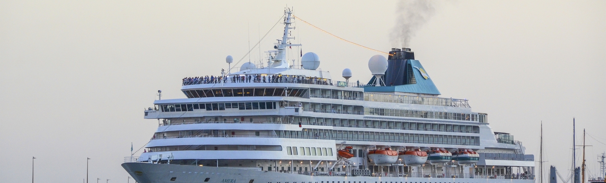 MS Amera vor Teneriffa