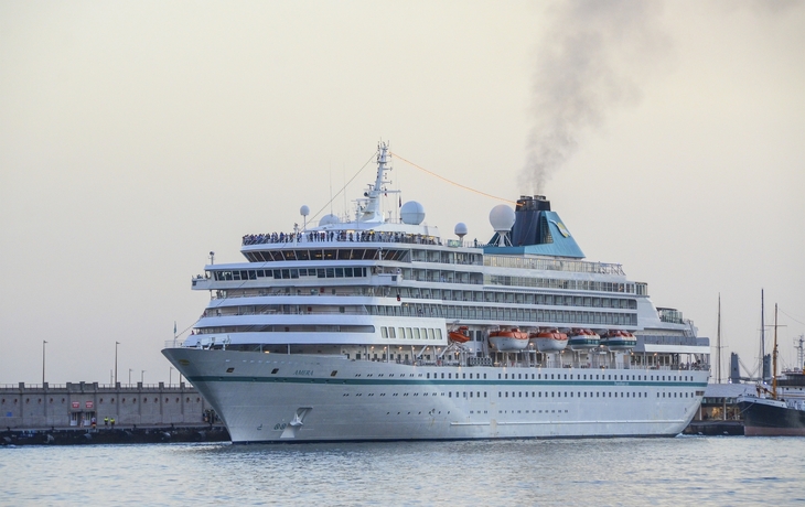 MS Amera vor Teneriffa