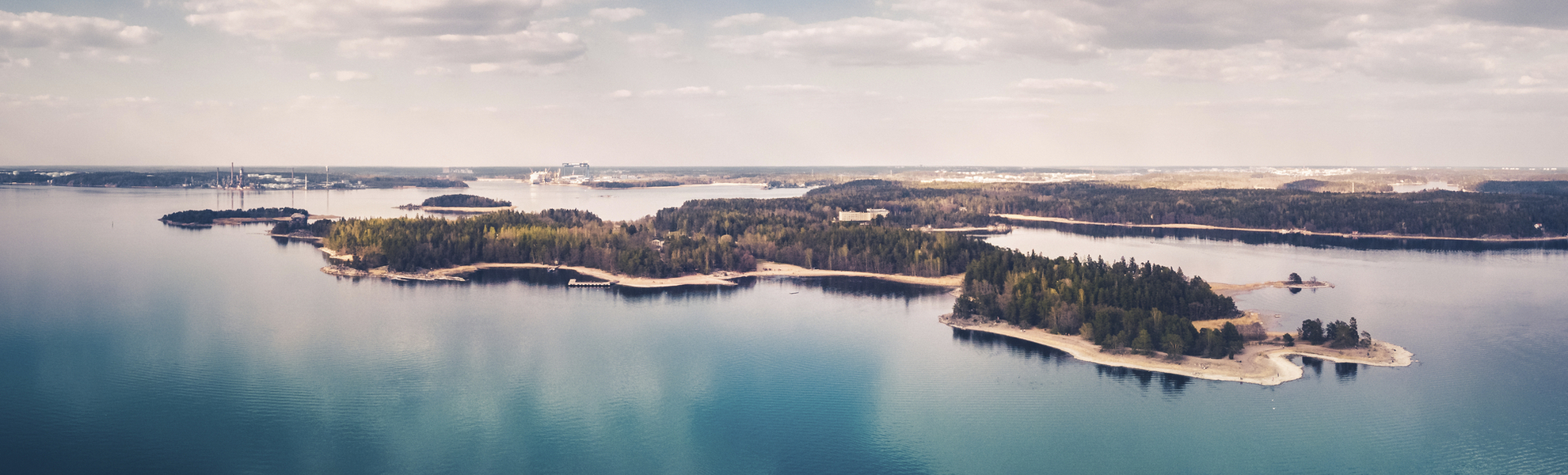 Luftaufnahme der Kueste von Turku, Finnland
