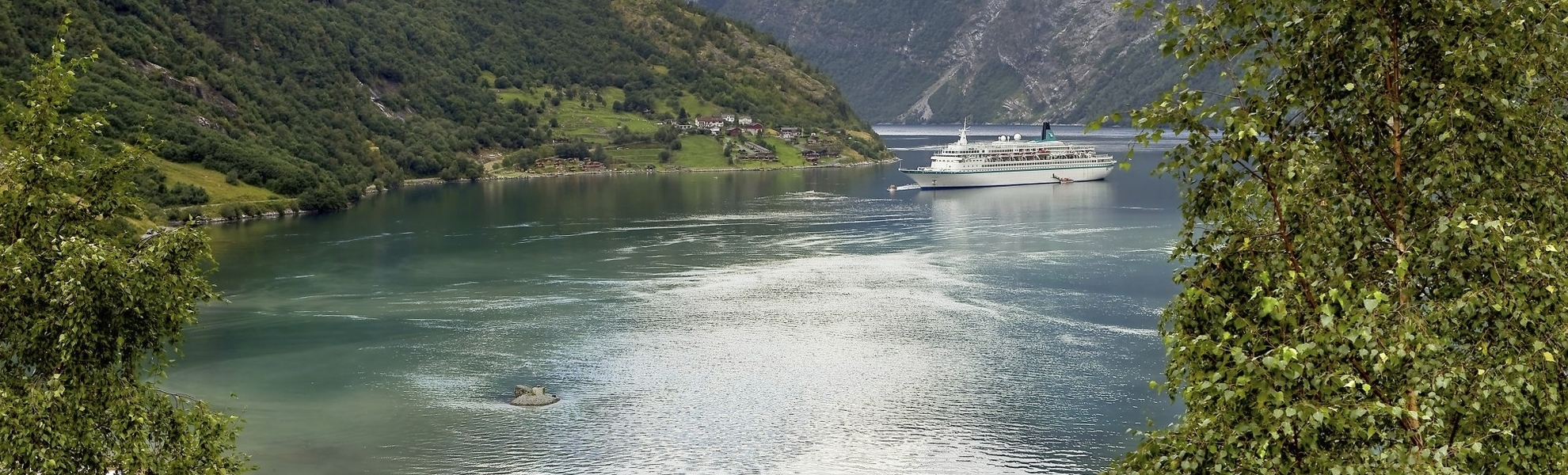 MS Albatros im Geiranger Fjord, Norwegen
