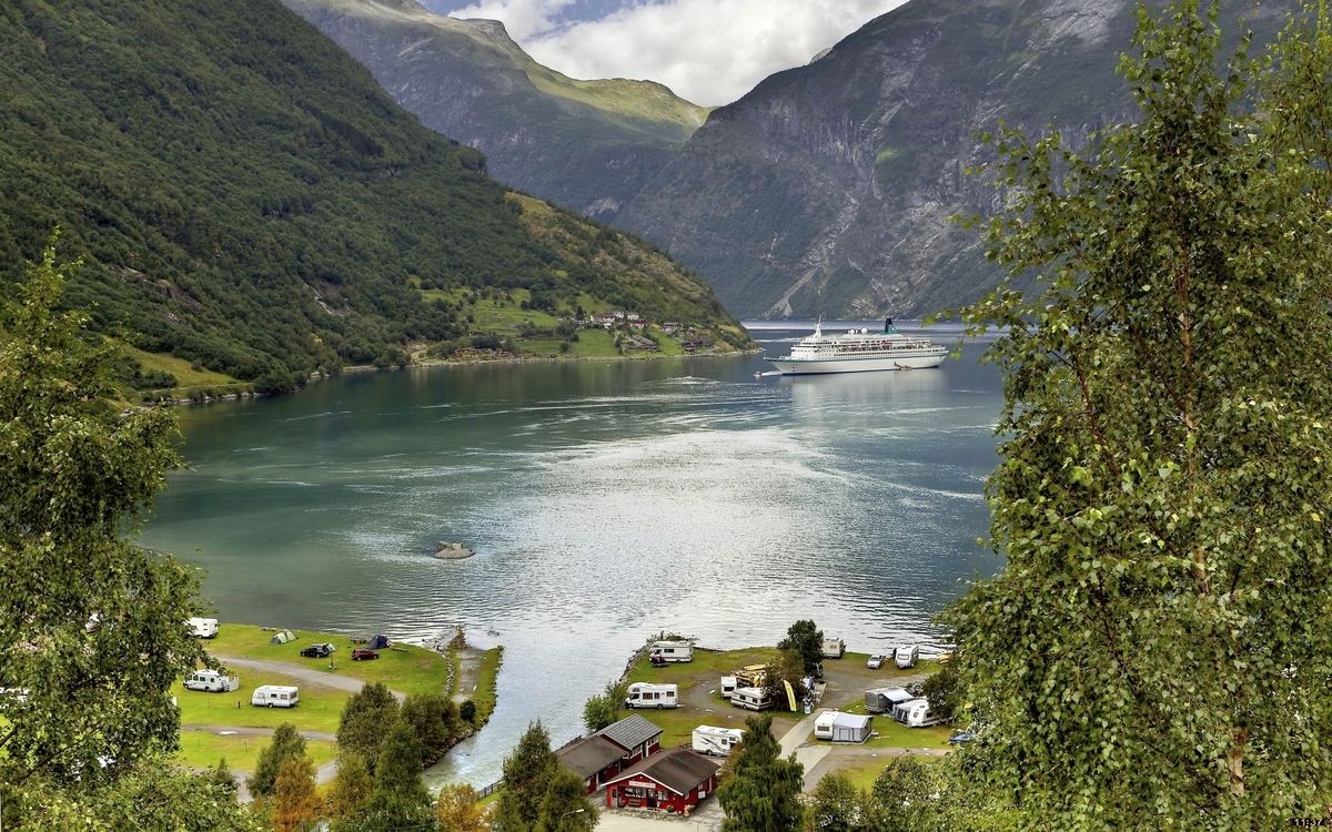 MS Albatros im Geiranger Fjord, Norwegen