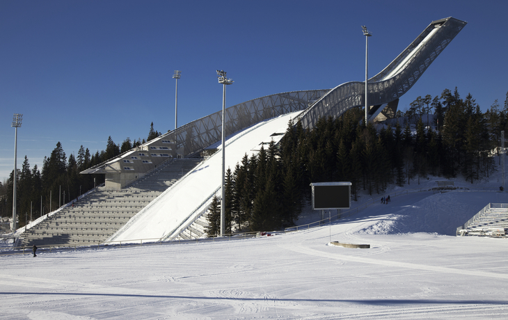Skisprungschanze auf dem Berg Holmenkollen in Oslo, Norwegen