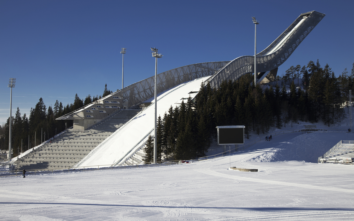 Skisprungschanze auf dem Berg Holmenkollen in Oslo, Norwegen