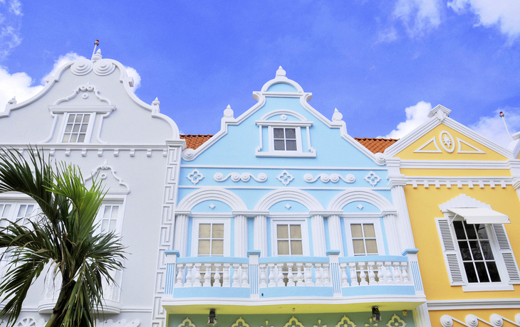 Bunte Häuser auf Aruba in der Karibik