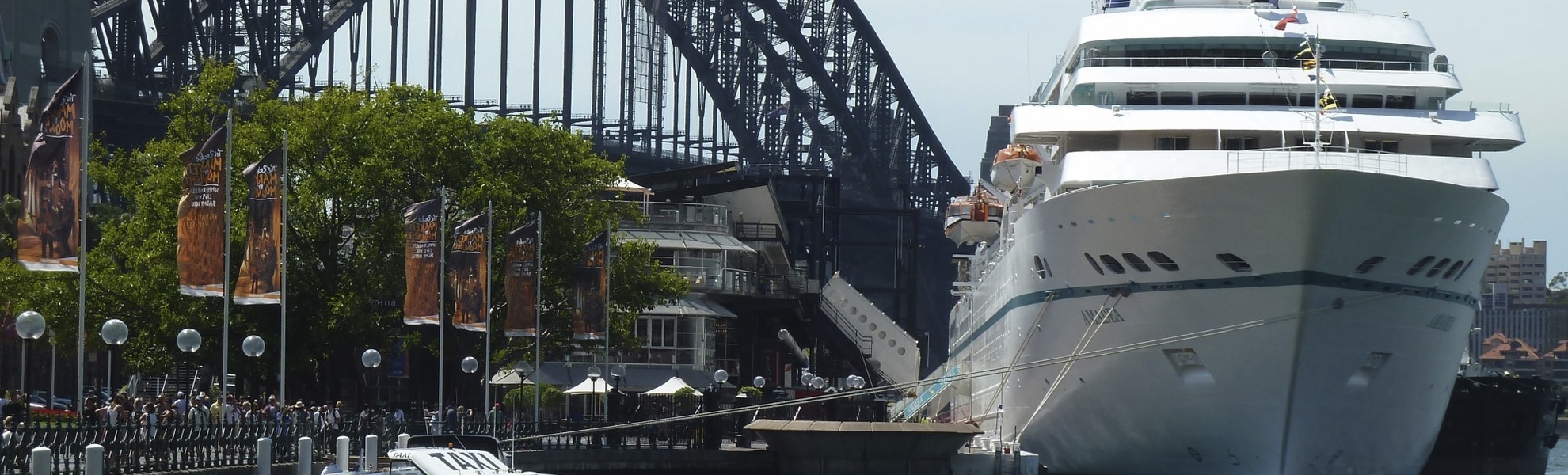 MS Amadea im Hafen von Sydney, Australien