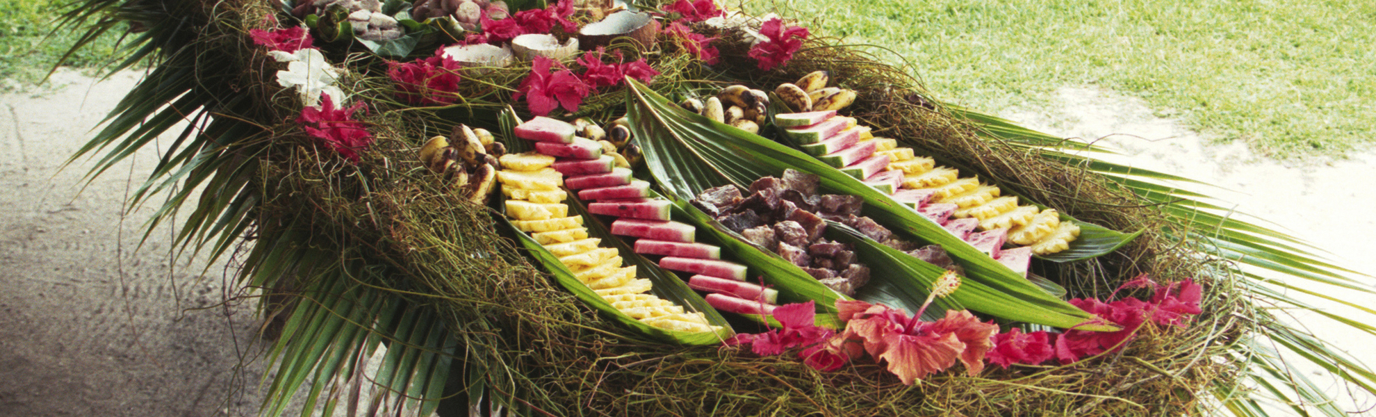 traditionell angerichtete Speisen auf Bora Bora, Französisch Polynesien