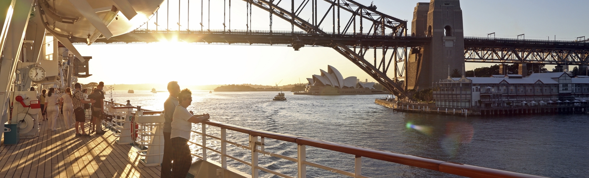 Einfahrt von MS Artania in Sydney, Australien