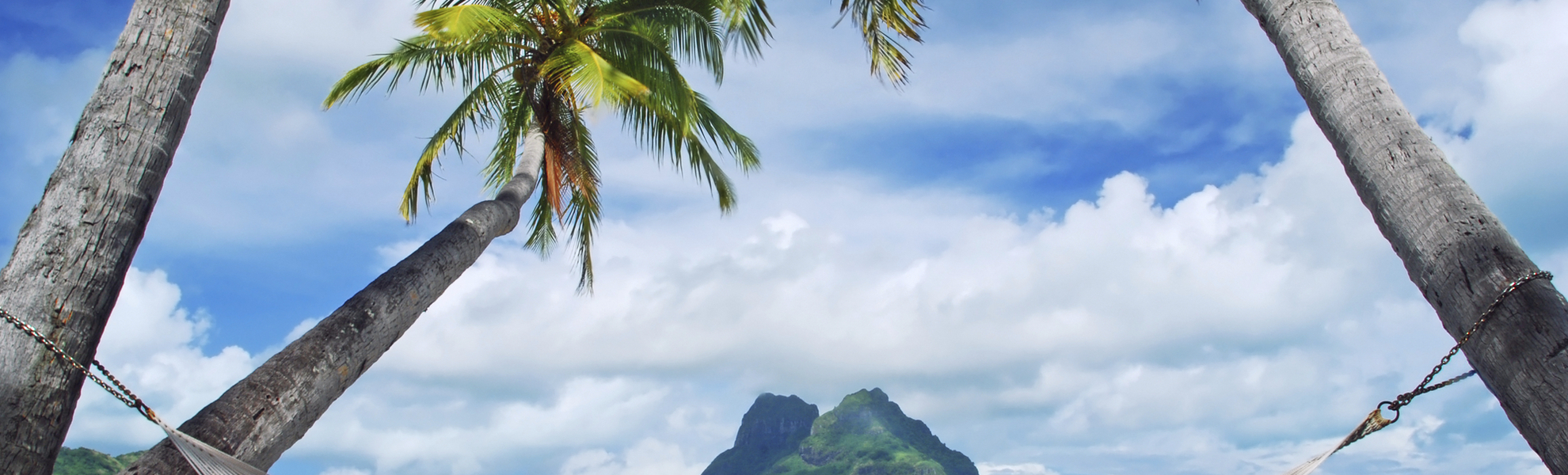 Haengematte am Strand von Bora Bora, Franz Polynesen