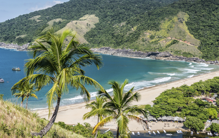 Strand auf der Insel Ilhabela, Brasilien