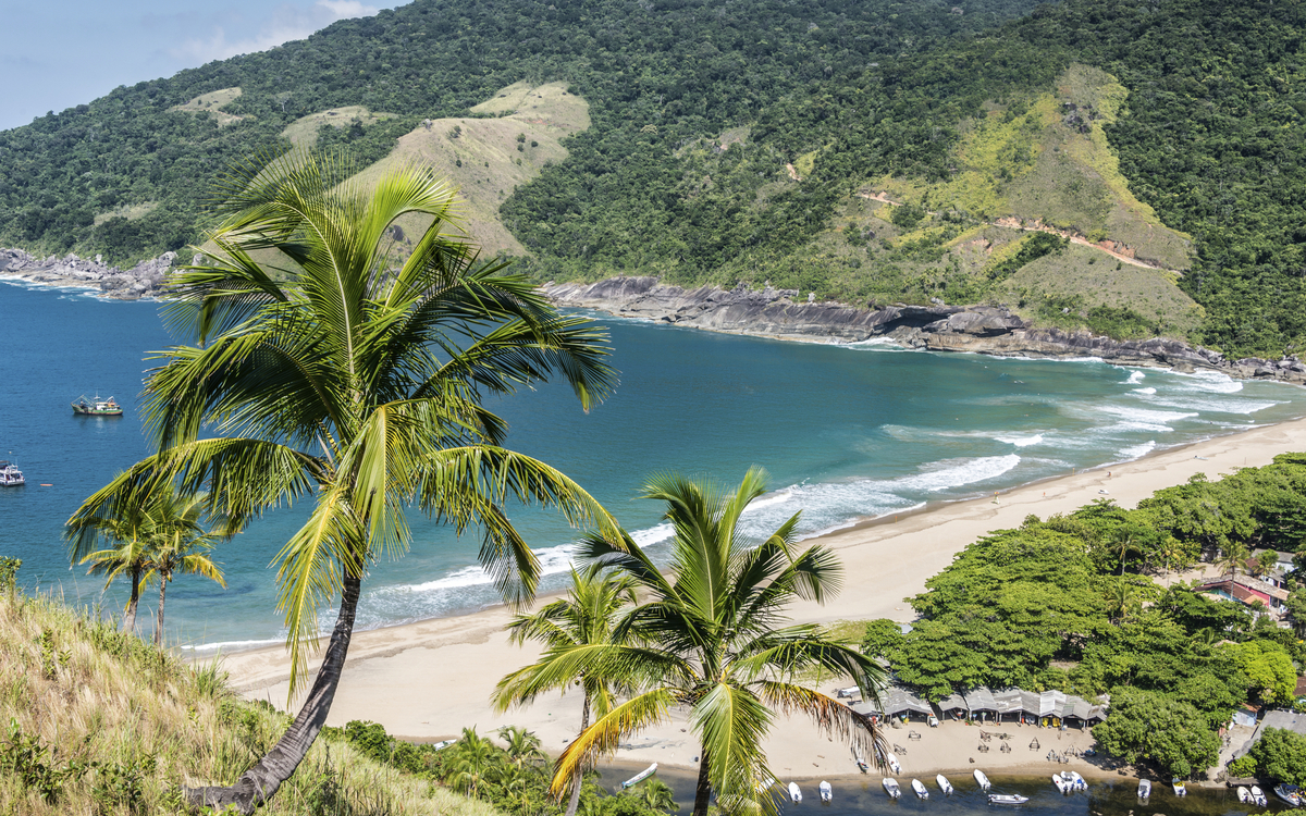 Strand auf der Insel Ilhabela, Brasilien