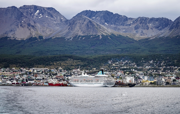 MS Artania vor Ushuaia