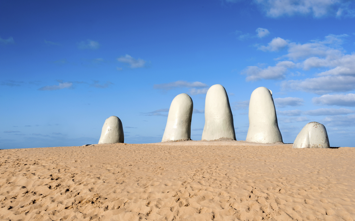 Hand Skulptur in Punta del Este, Uruguay