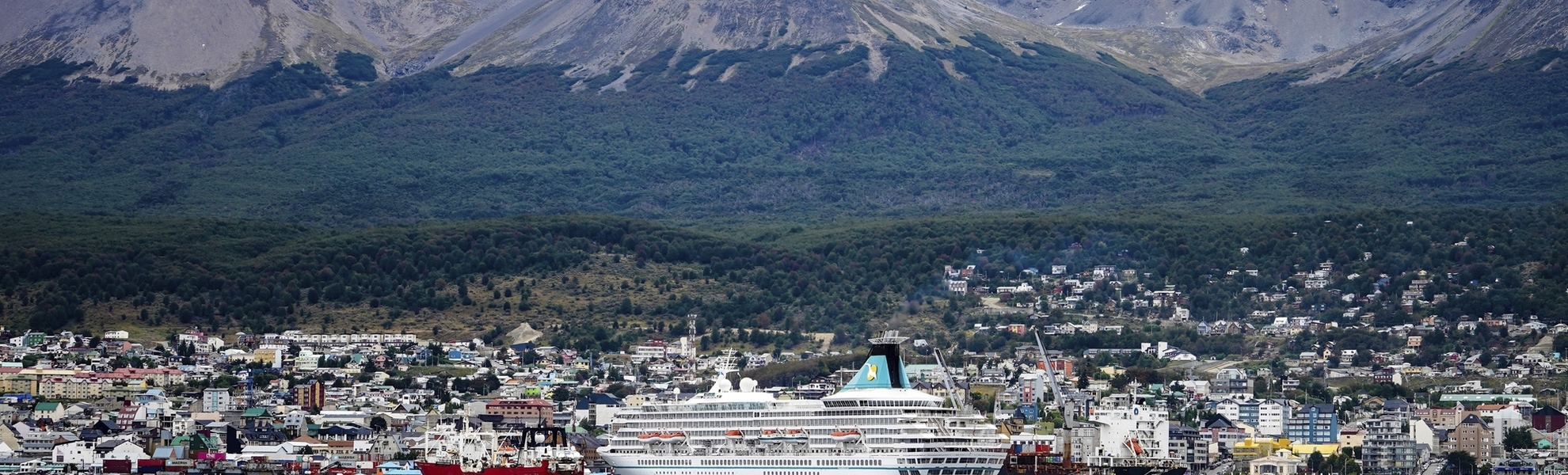 MS Artania vor Ushuaia
