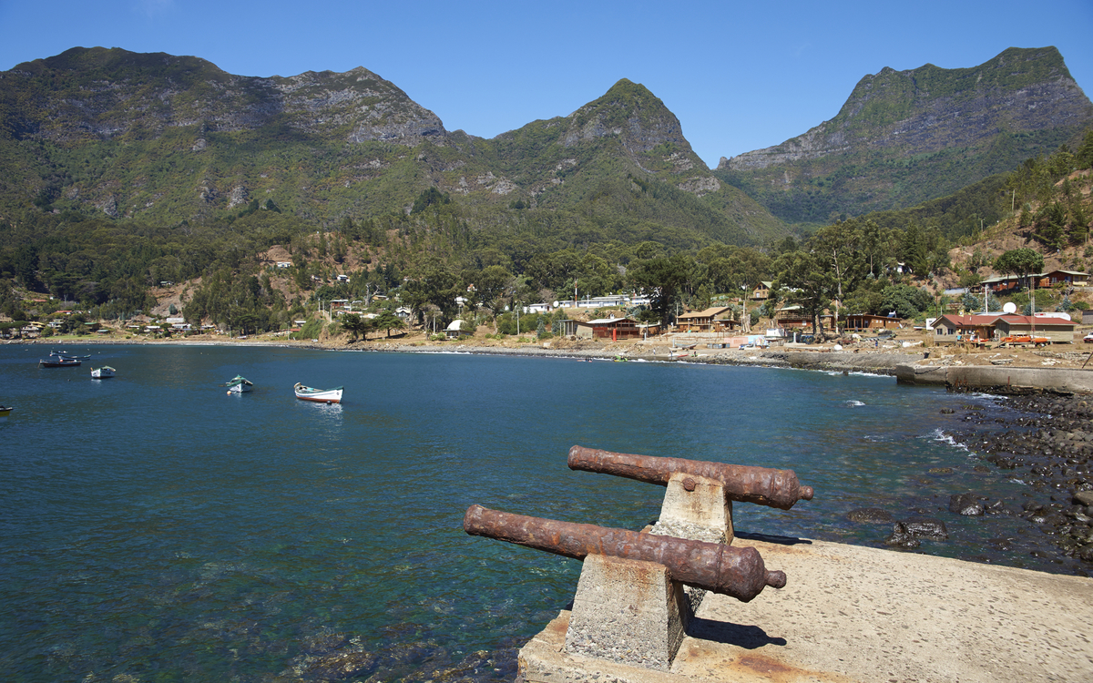 Kanonen in San Juan auf der Robinson Crusoe Insel, Chile